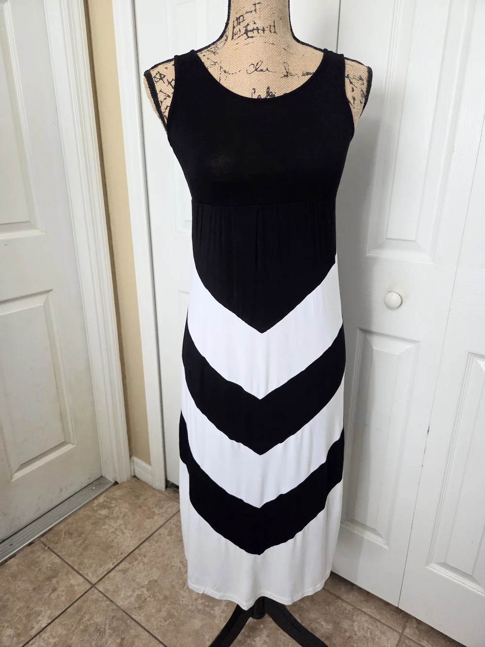 Girls Black & White Sleeveless Chevron Dress